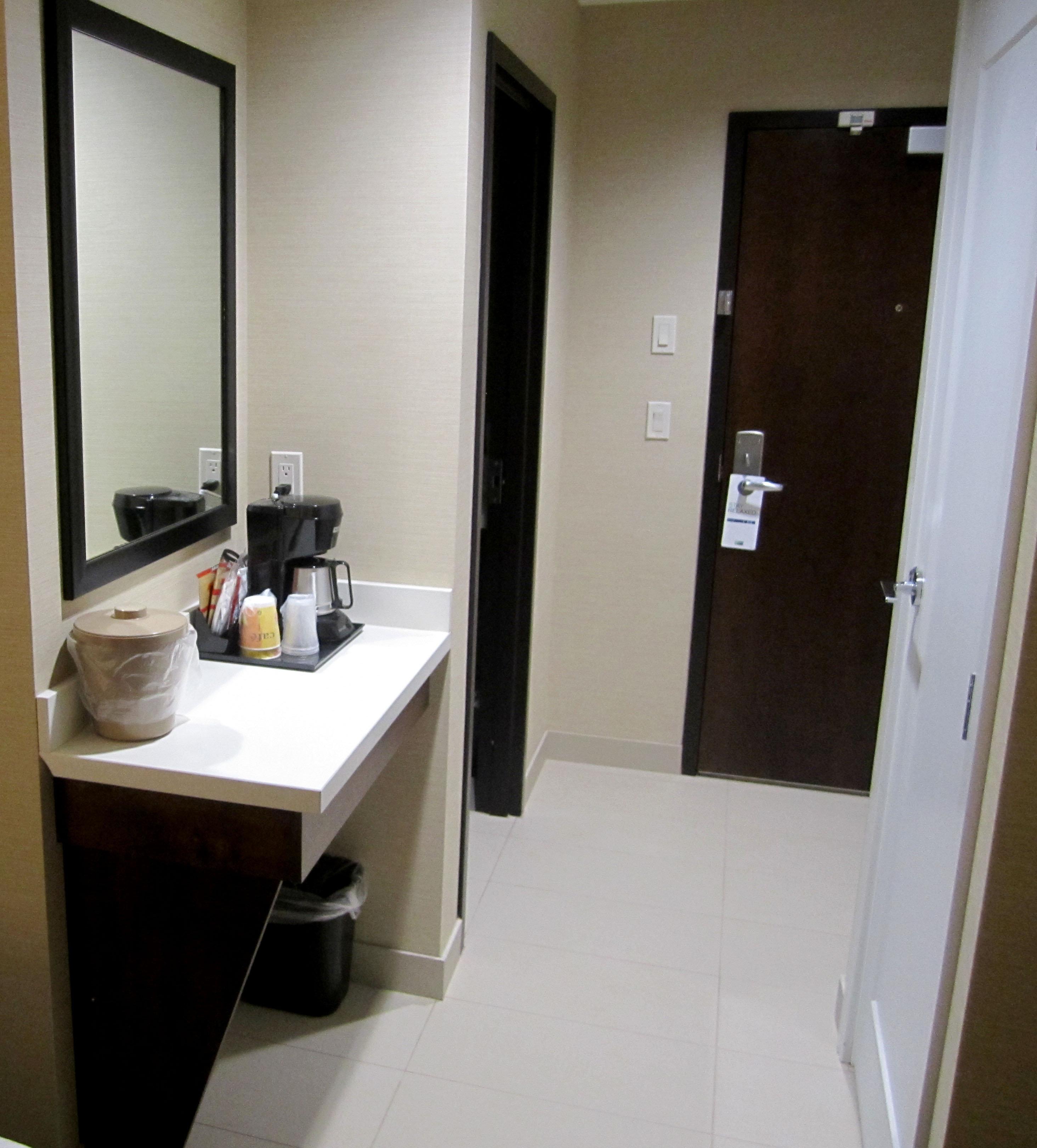 Holiday Inn Express Golden-Kicking Horse By Ihg Exterior foto