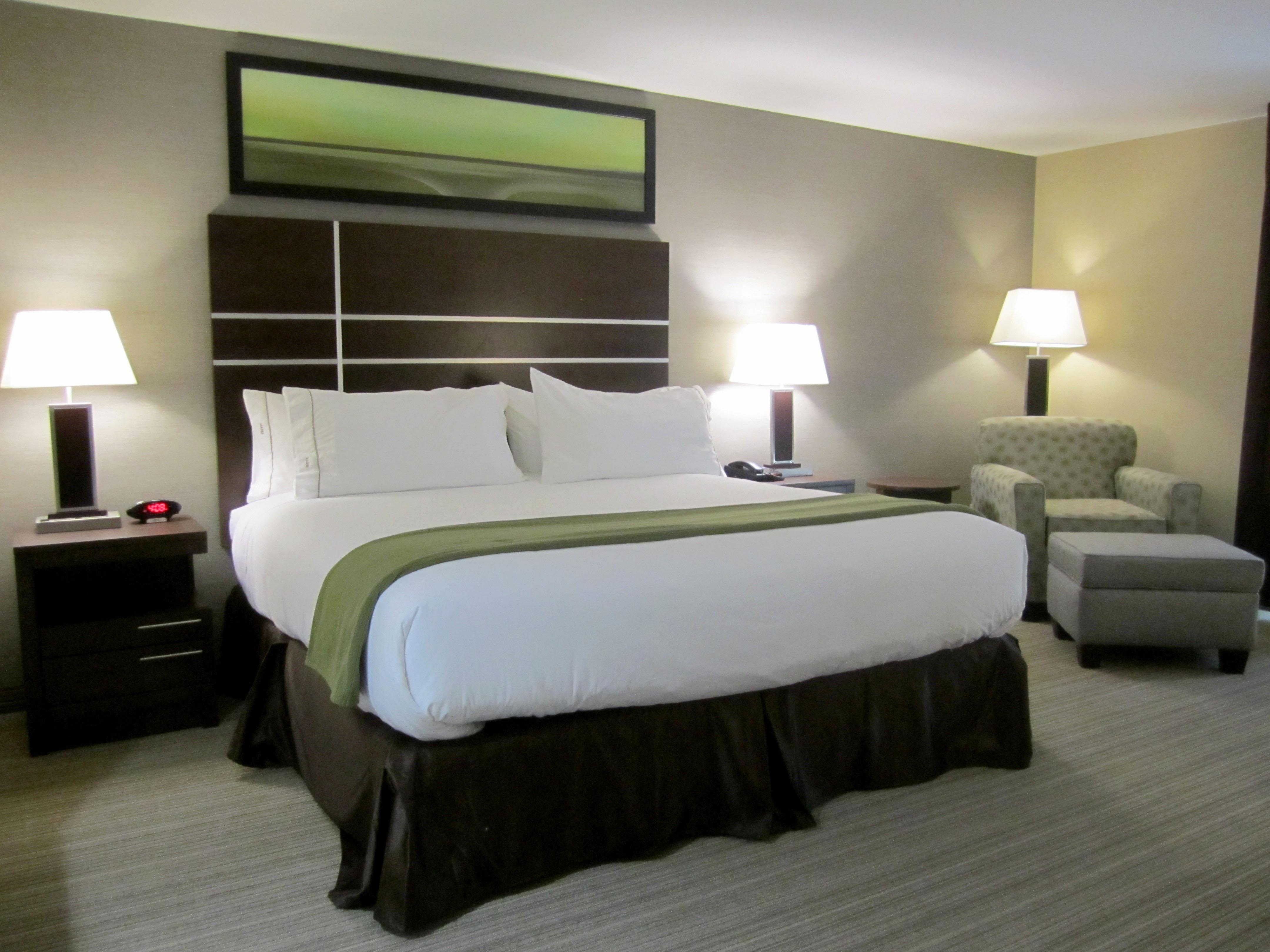 Holiday Inn Express Golden-Kicking Horse By Ihg Exterior foto