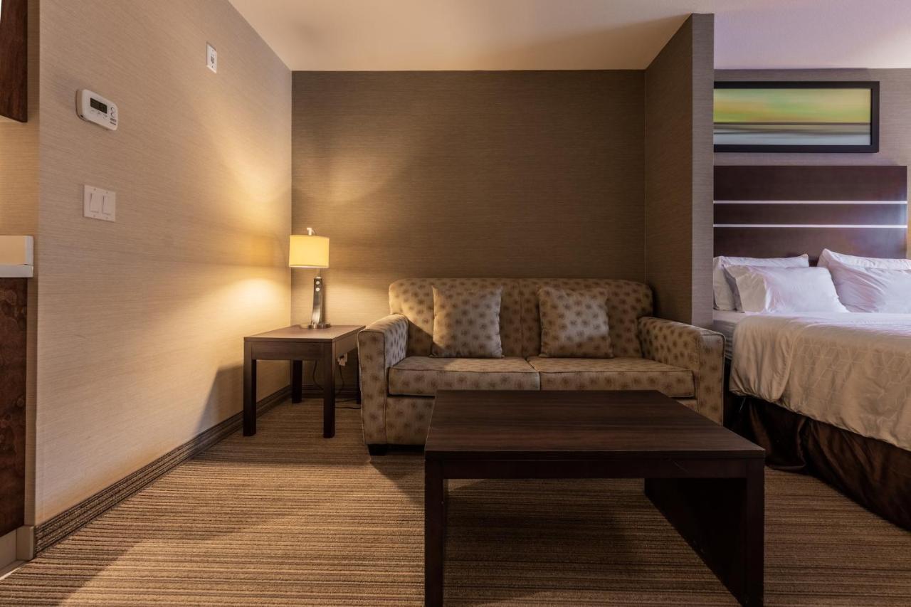 Holiday Inn Express Golden-Kicking Horse By Ihg Exterior foto