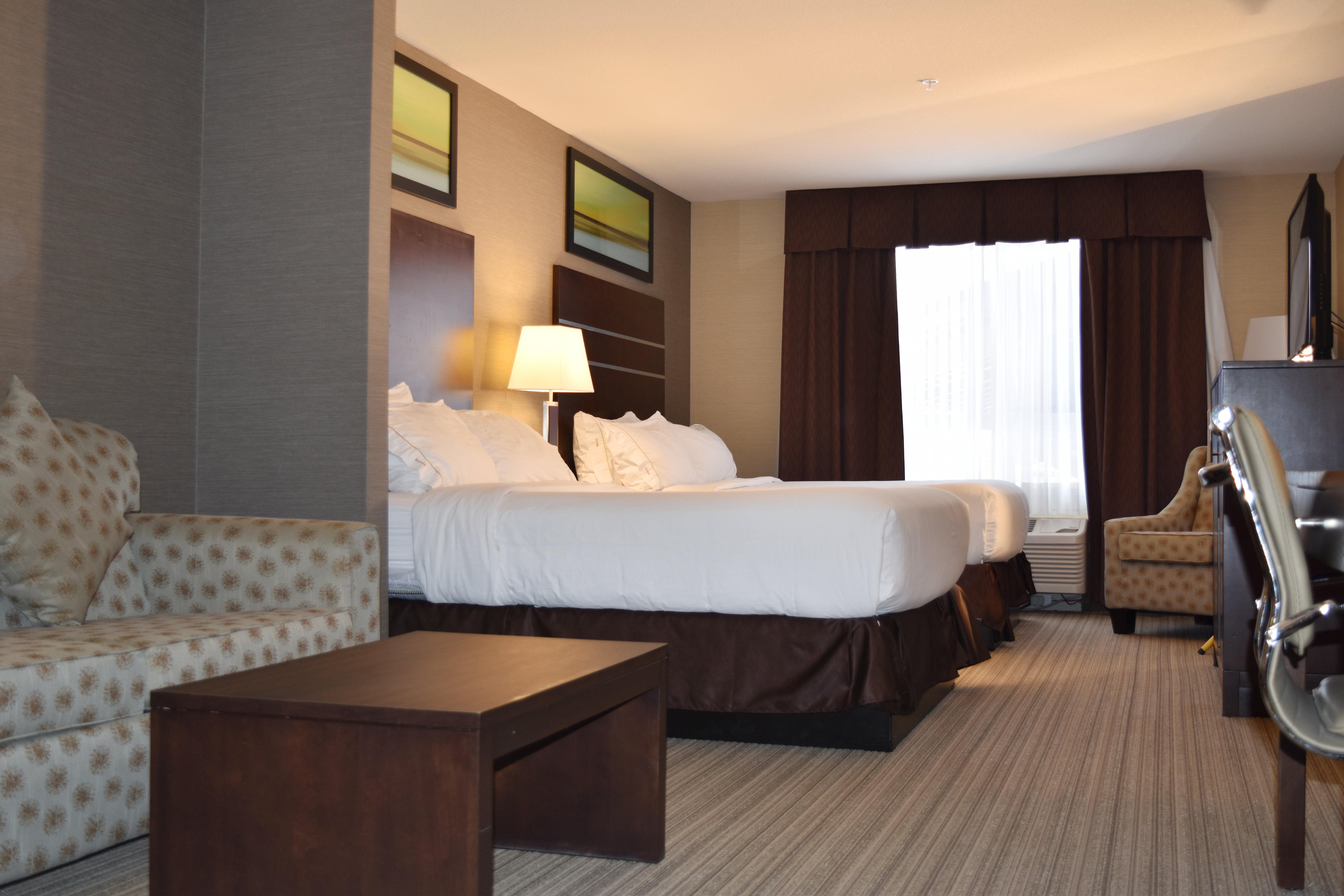 Holiday Inn Express Golden-Kicking Horse By Ihg Exterior foto