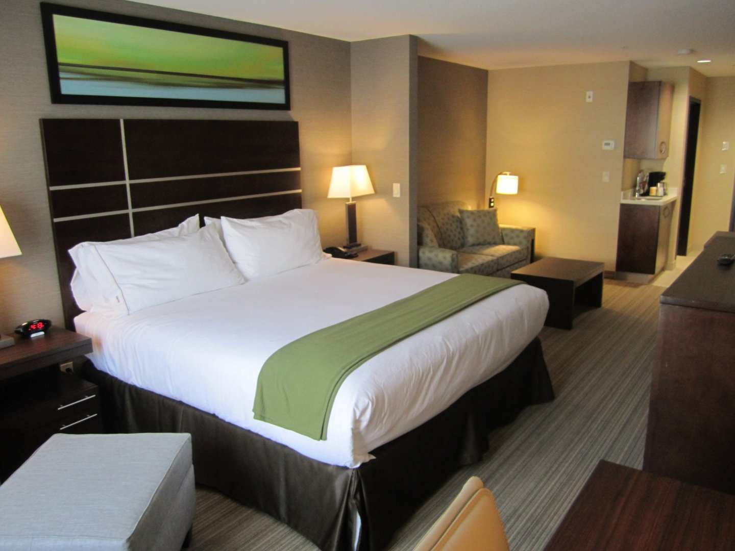 Holiday Inn Express Golden-Kicking Horse By Ihg Exterior foto